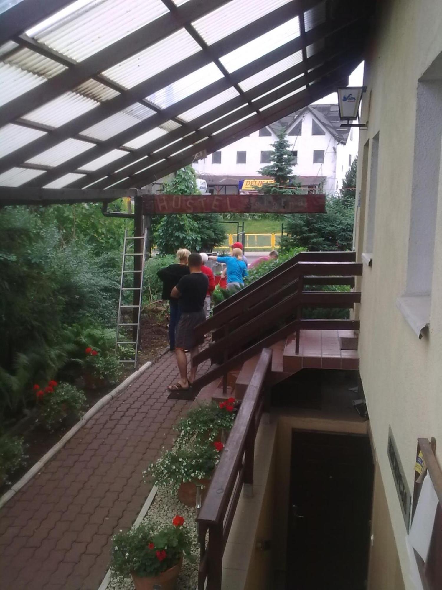 Apartamenty, Pokoje, Noclegi Pracownicze " Skarpa" Wilkasy Exterior foto