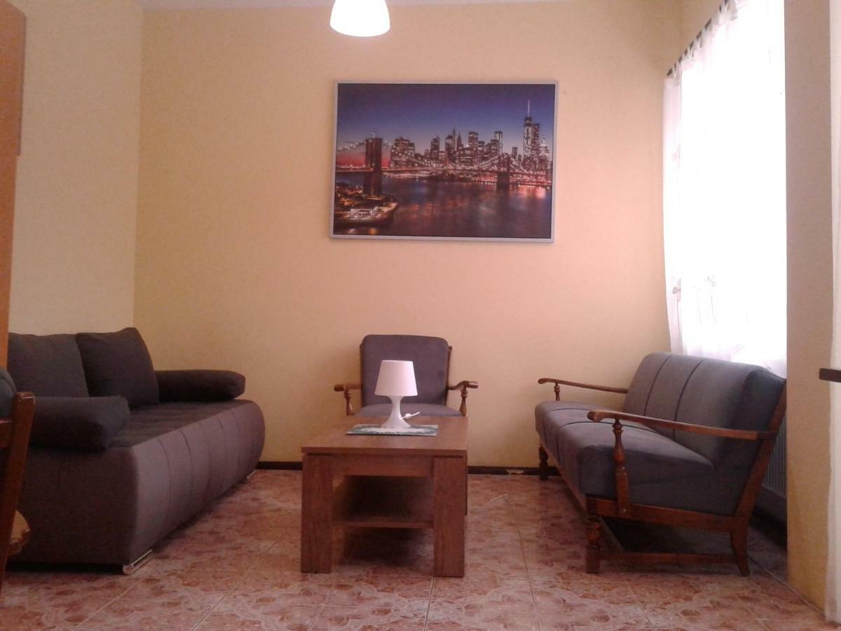 Apartamenty, Pokoje, Noclegi Pracownicze " Skarpa" Wilkasy Exterior foto