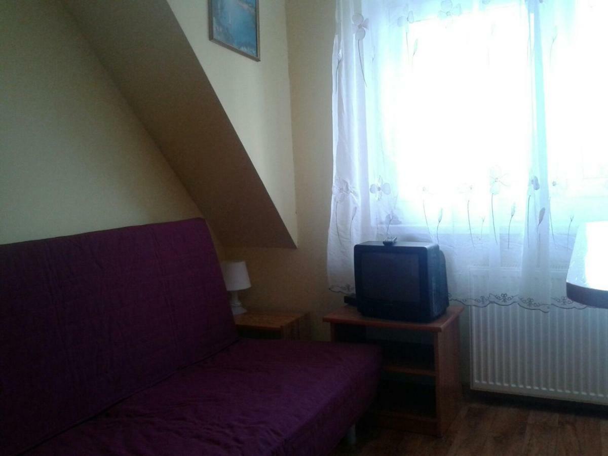 Apartamenty, Pokoje, Noclegi Pracownicze " Skarpa" Wilkasy Exterior foto