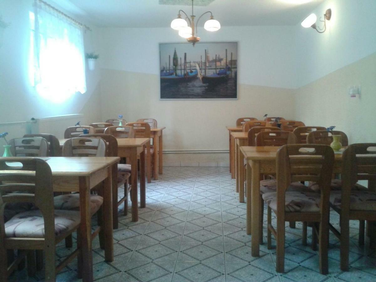 Apartamenty, Pokoje, Noclegi Pracownicze " Skarpa" Wilkasy Exterior foto